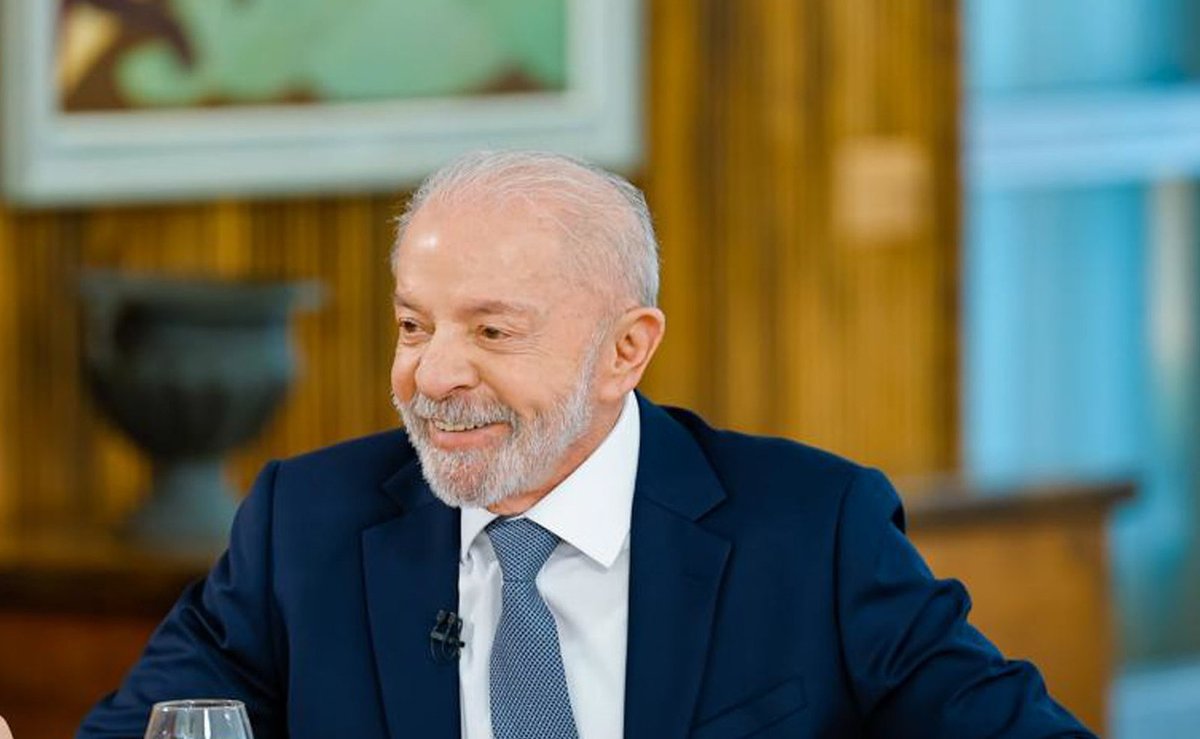 Lula chega ao debate da Band e diz: “Se for xingatório, se for provocação, a sociedade já está cansada disso”