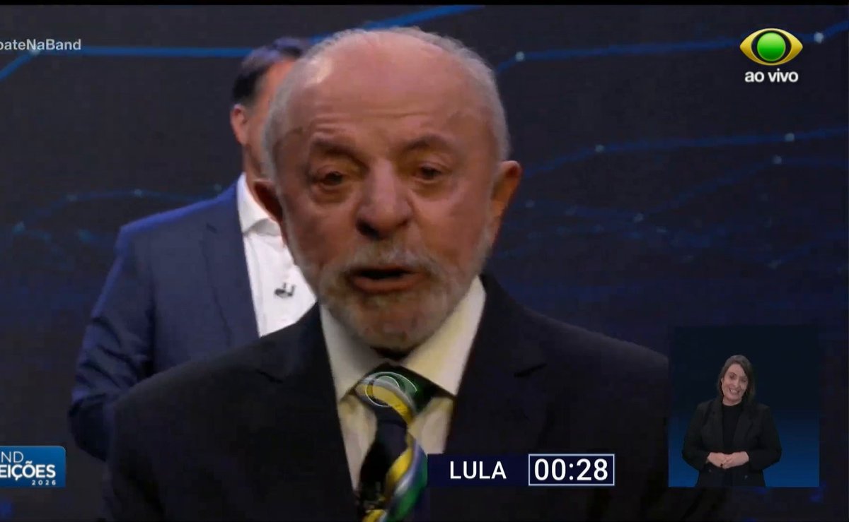Lula, que diz não ter celular, desafia Flávio Bolsonaro a abrir o sigilo telefônico “pra saber quem é ladrão”