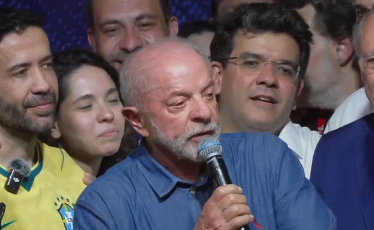 Jornalista com má-fé: Lula reeleito diz que vai falar direto com o povo pelo celular