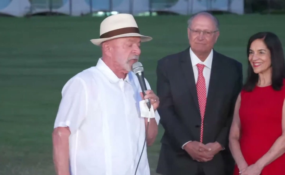 “Lambe-bota dos Estados Unidos”, dispara Lula sobre ida de Flávio Bolsonaro para os Estados Unidos