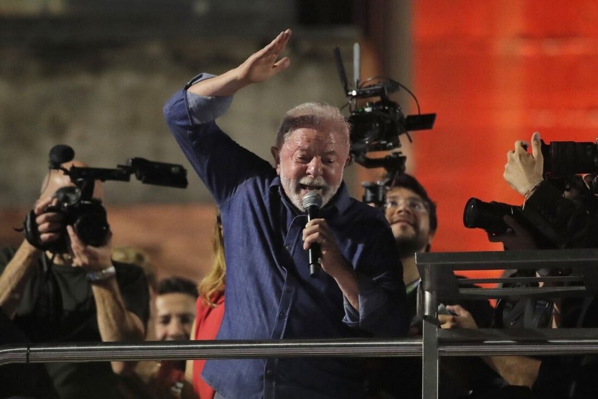Lula é reeleito com R$ 298 bilhões em bondades e não diz de onde sai o dinheiro de 5 das 11 medidas
