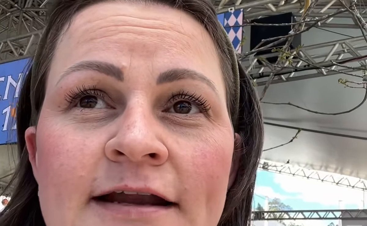 Madrasta é barrada com enteada na Oktoberfest de Blumenau, ouve “não é mãe” e vídeo gera polêmica
