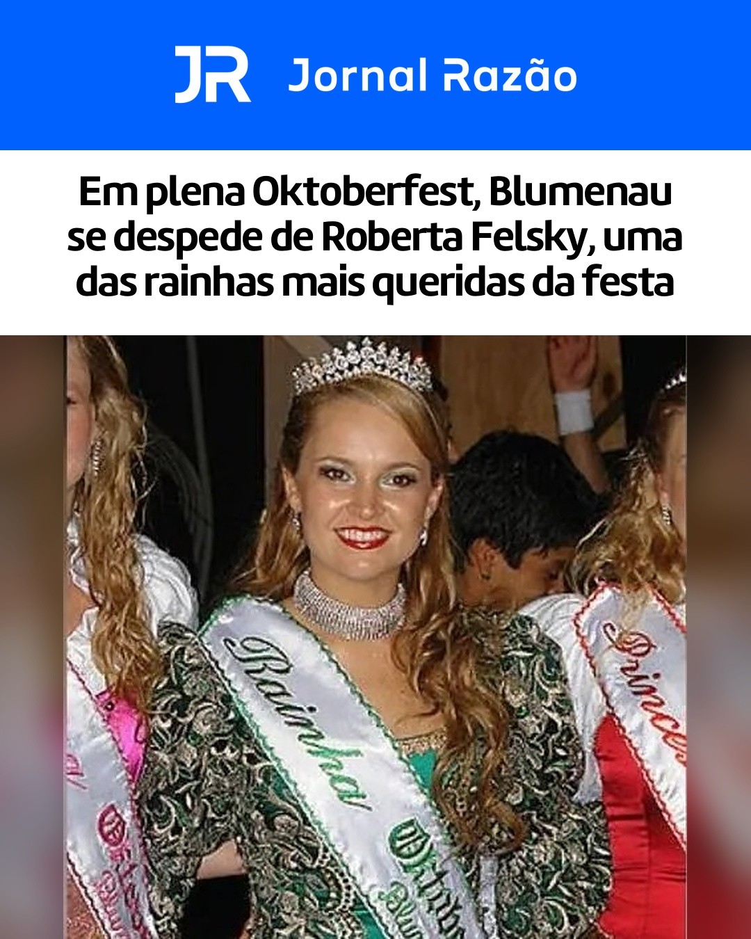 Roberta com a coroa e a faixa de rainha da Oktoberfest de Blumenau, ao lado das princesas