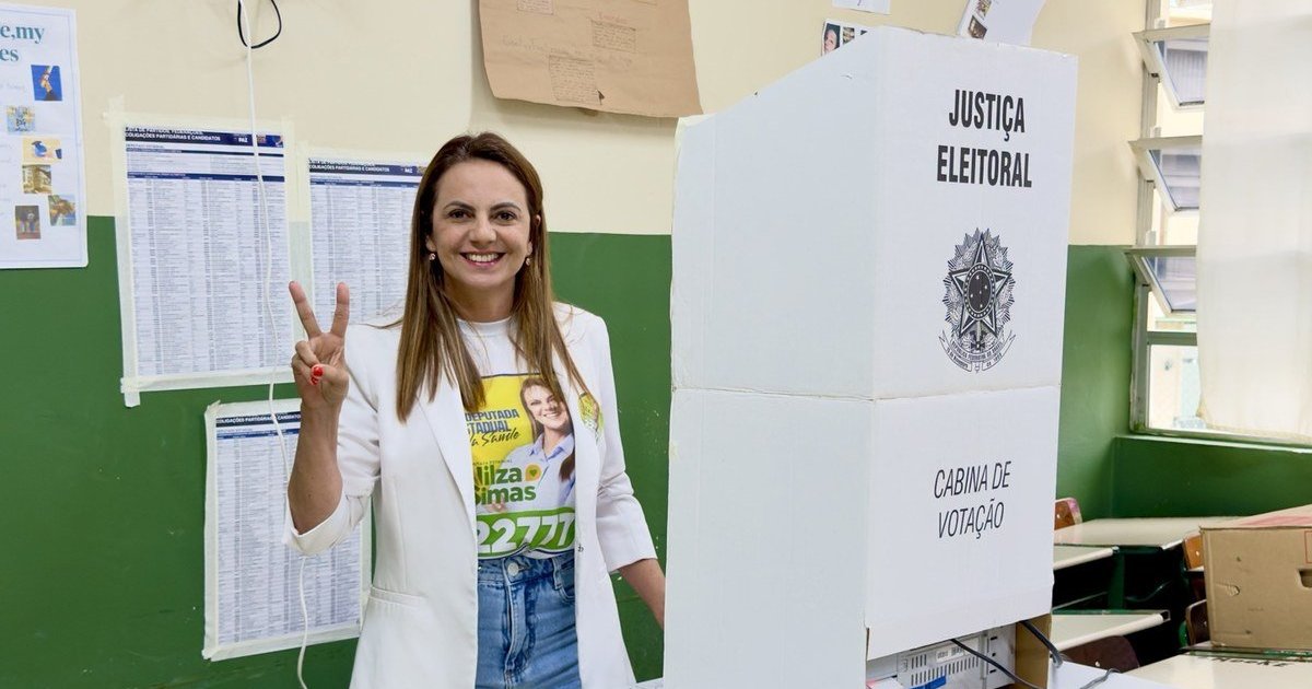 Nilza Simas (PL), ex-prefeita e candidata a deputada estadual, vota em Itapema