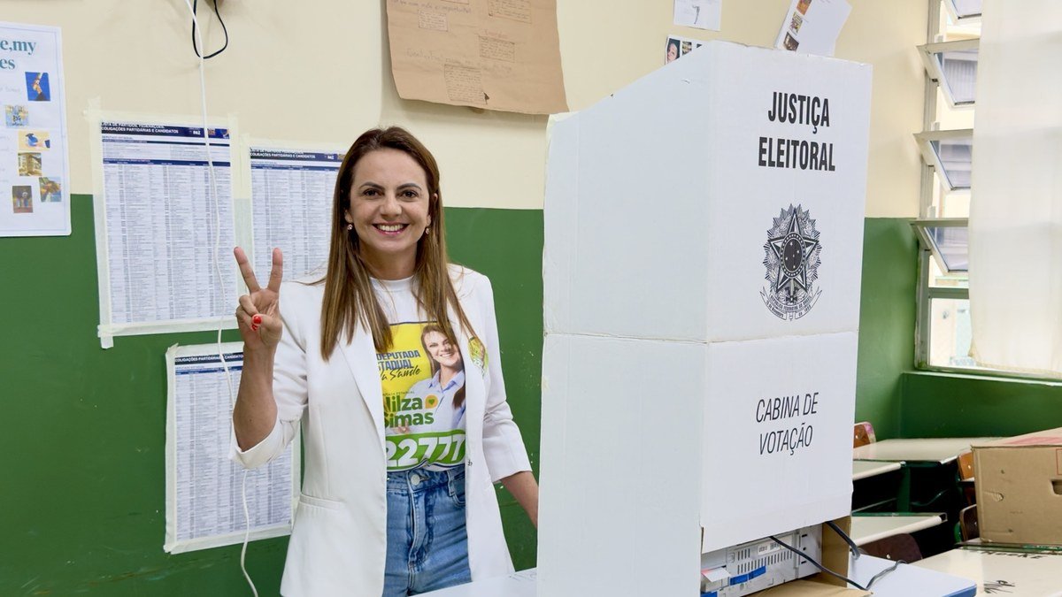 Nilza Simas (PL), ex-prefeita e candidata a deputada estadual, vota em Itapema