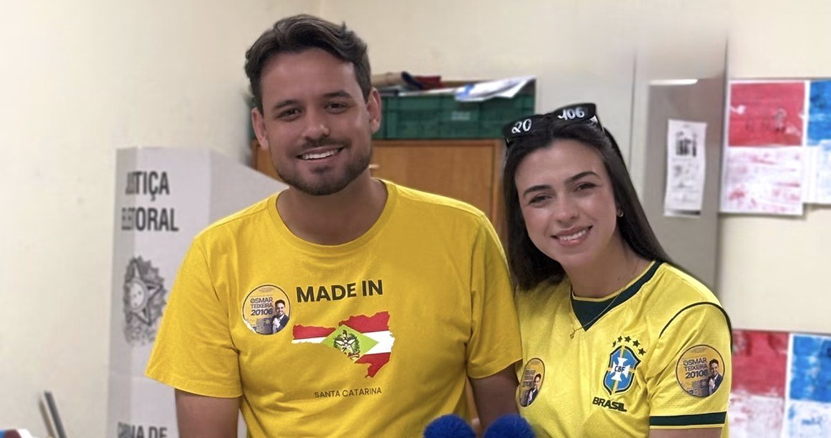 “Seja feita a vontade do Senhor”, diz Osmar Teixeira ao votar com a esposa e a filha em Itajaí