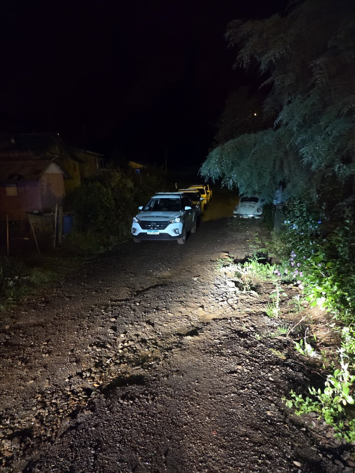Viaturas da PMSC no local do crime