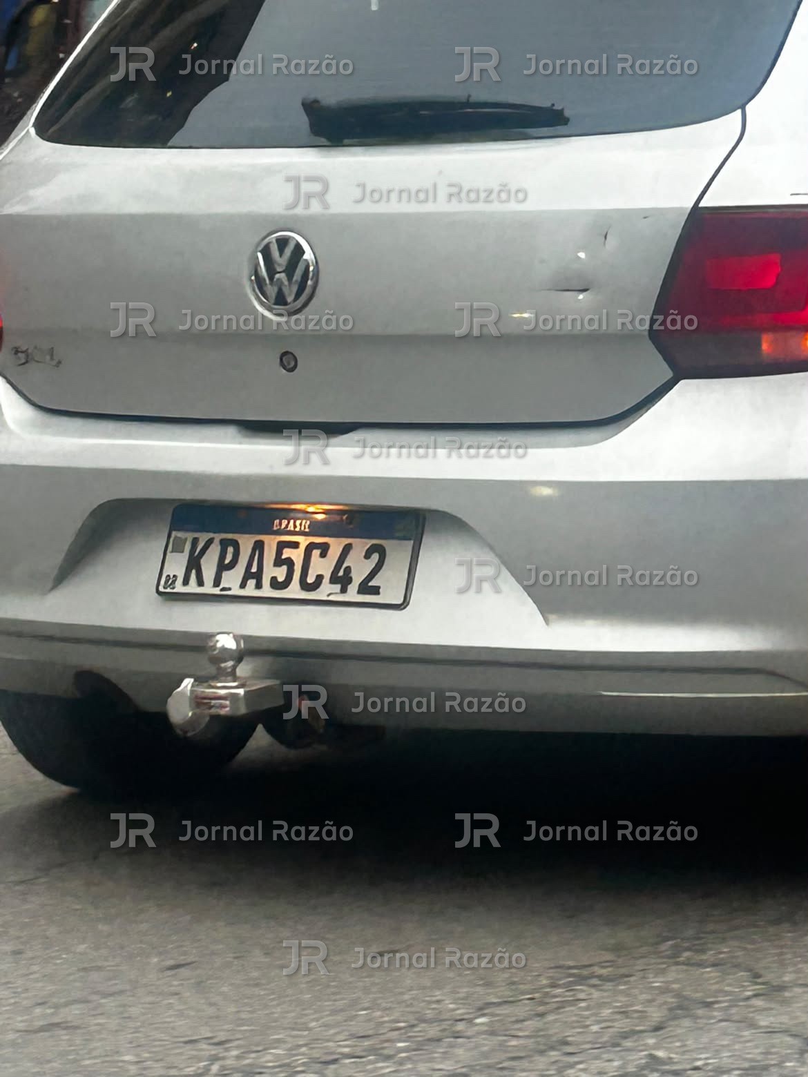 A placa do carro foi fotografada e entregue à Polícia Militar