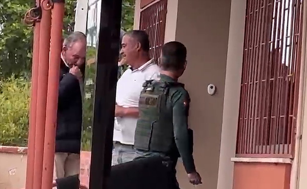 Prefeito do PL é preso por porte ilegal de arma em operação do Gaeco em SC