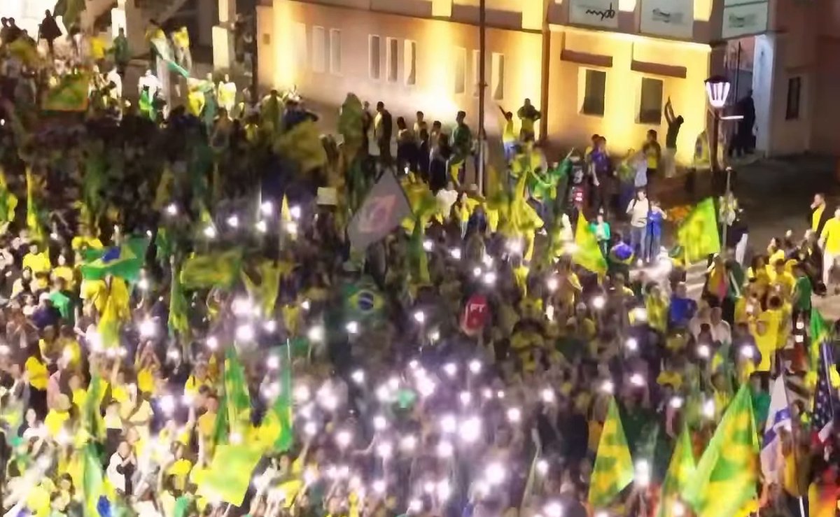 “Eles fazem marcha da maconha, a gente faz pra Jesus”, diz prefeito de Blumenau em ato pró-Flávio