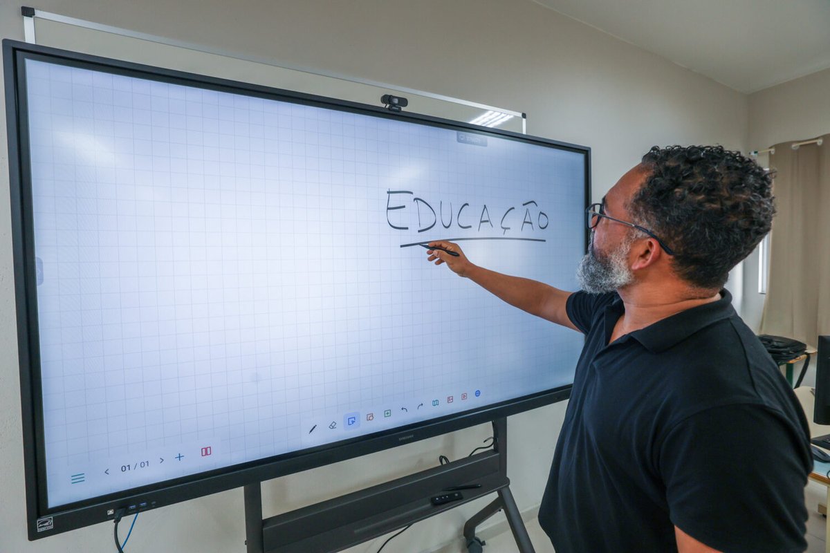 Professor da rede estadual de SC pode ganhar R$ 3 mil por ano, e doutor poderá passar do dobro do piso