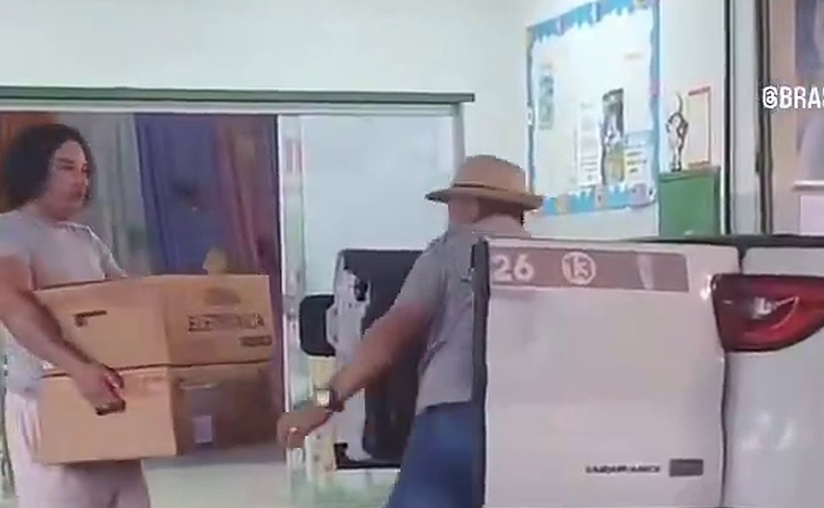 TSE admite: urnas foram levadas em caminhonete com adesivo do PT, mas “votos não foram comprometidos”