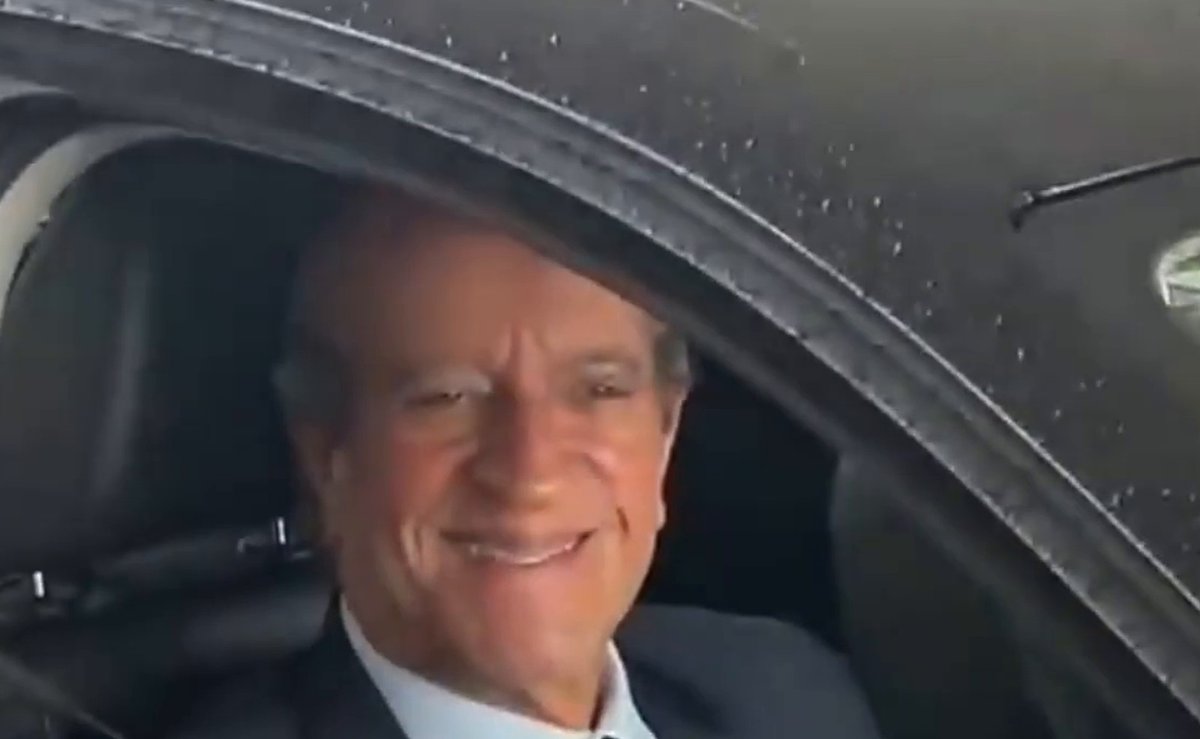 “Não gostei”: Valdemar chega à casa de Bolsonaro e reprova carta em que Flávio se diz presidente eleito