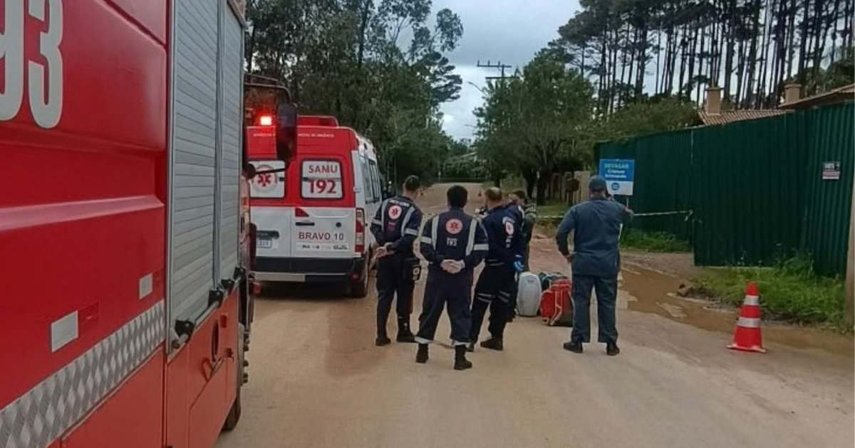Vigilante morre eletrocutado em cima da moto ainda ligada e fio energizado trava socorro em SC